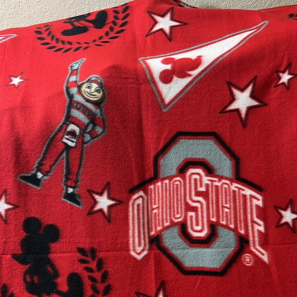 Ohio State Mickey Mouse throw blanket - Picture 2 of 3
